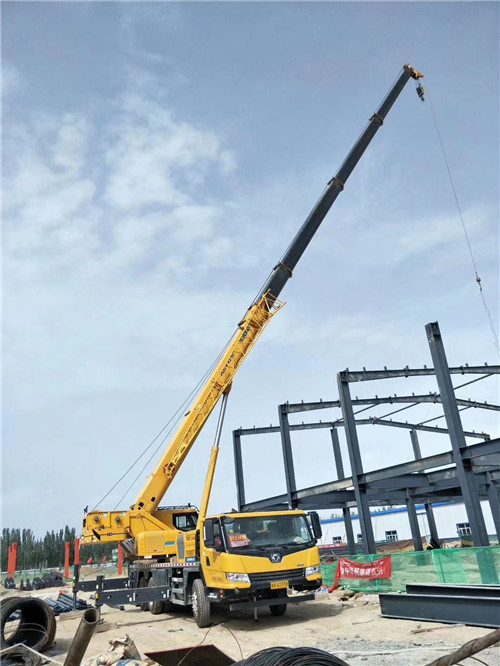 桓仁超高层建筑钢结构吊装案例